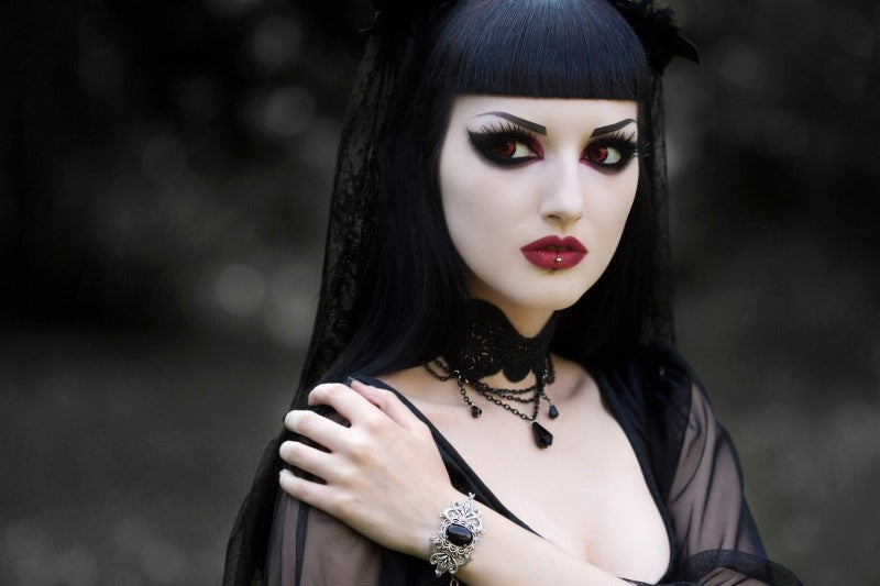 How has gothic fashion evolved over the years? (1990s)