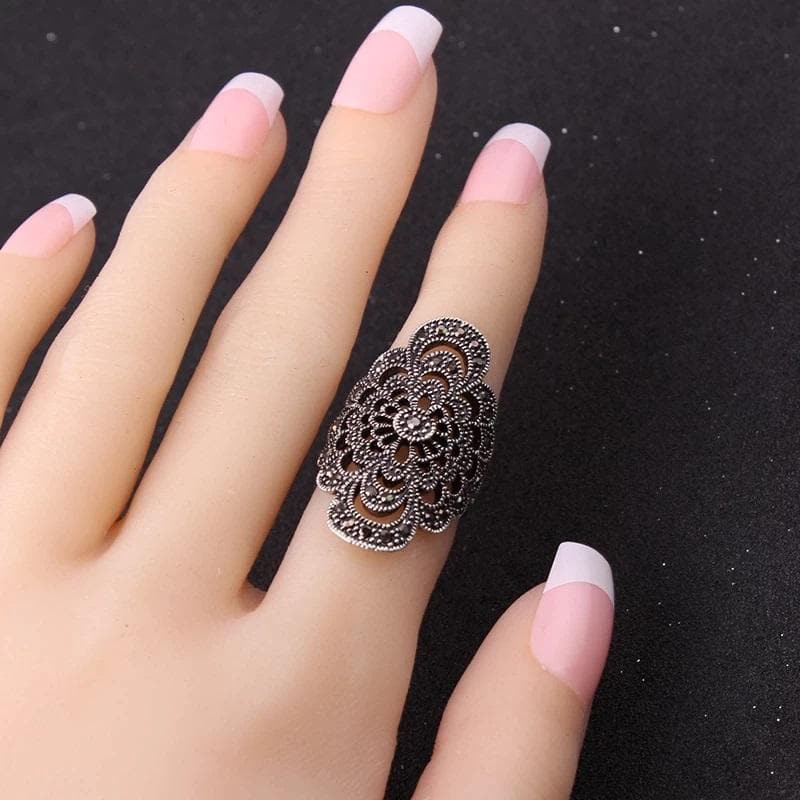 Black Flower Vintage Ring