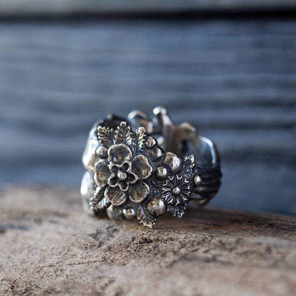 Savage Skull Ring